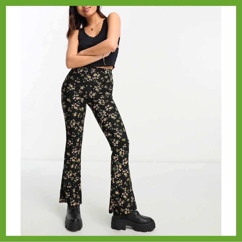 ASOS QED London Flare Pants in black floral, only worn once
🖤 🌼 💐